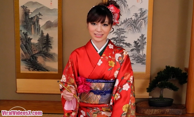 Japan HDV Yuria Tominaga in kimono gets t